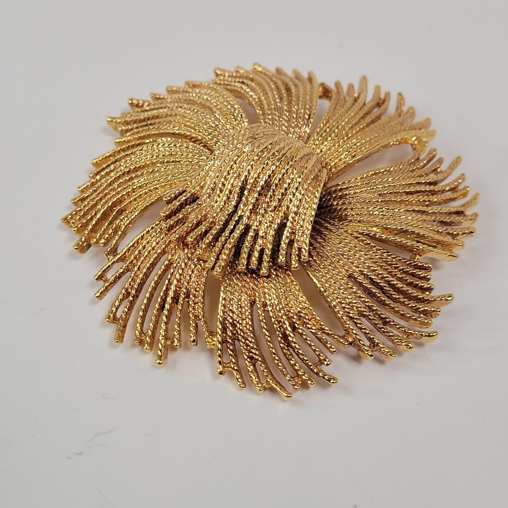 Joan Rivers Gold Tone Flower Pendant Swirl Textured Sunburst Statement Jewelry‎